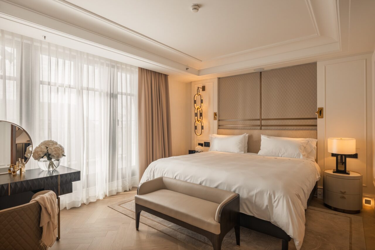 Bright guest bedroom at Breidenbacher Hof Düsseldorf